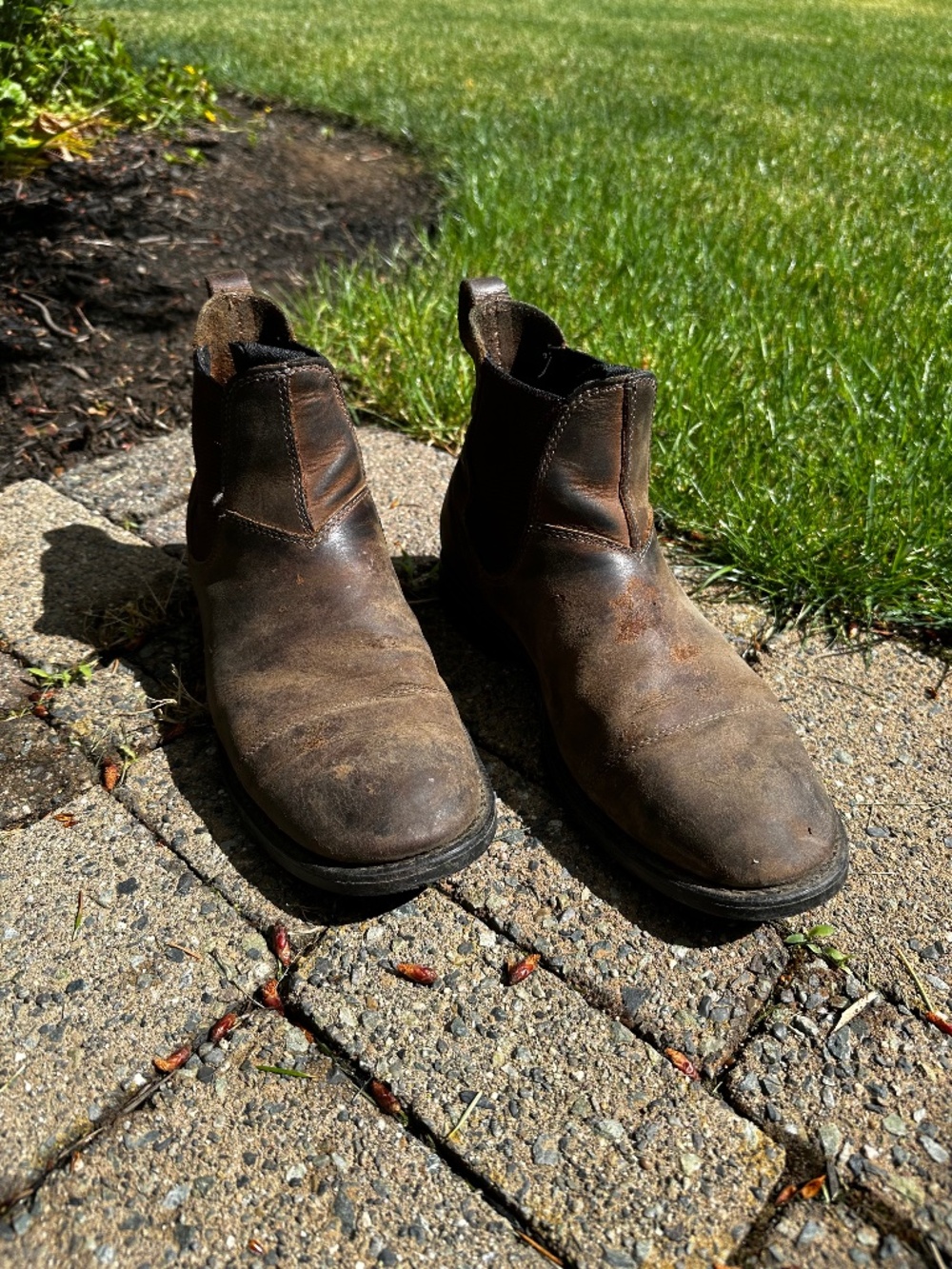Canada West Men’s Romeos size 8.5